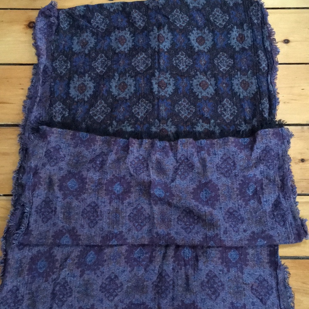 Two tone scarf